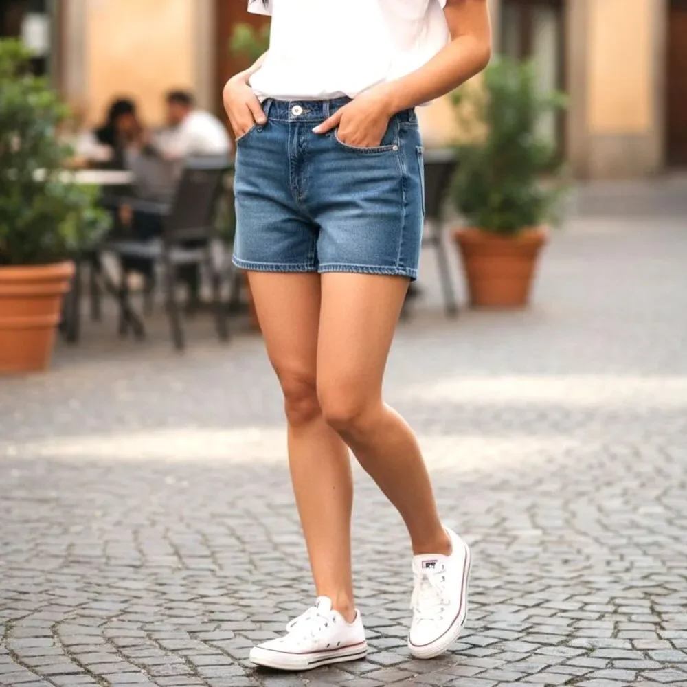 Gap 5 Inch Medium-Light Wash Denim Shorts Beach Summer Back to School Size 6 28 - Picture 1 of 6